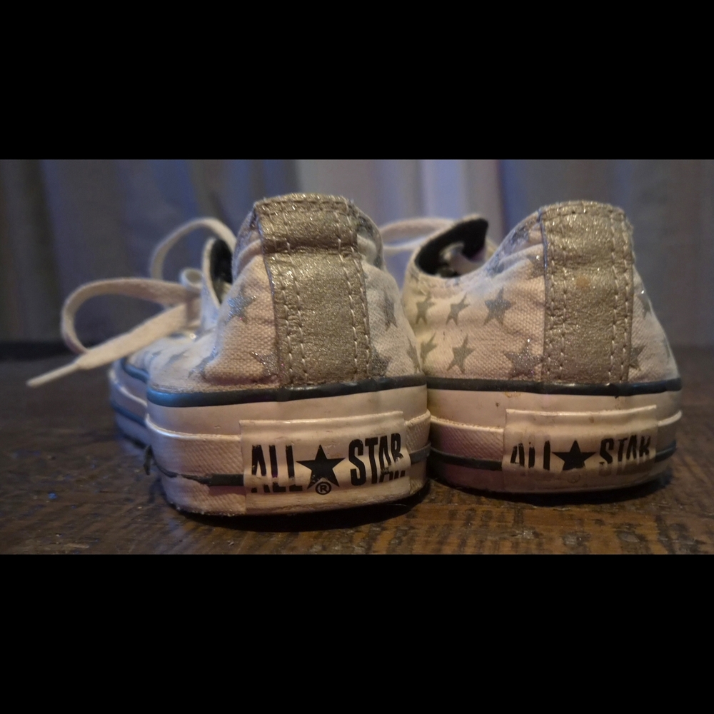 Star Pattern Low-Top Converse - Picture 4 of 6
